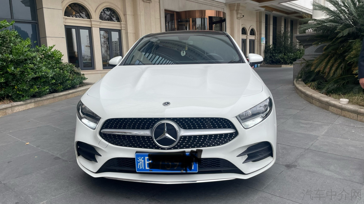 奔驰A级 A180L 2021款 1.3T 自动 价格0万 