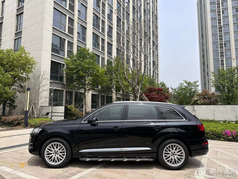 奥迪Q7 45 [进口] 2018款 3.0T 自动 S-Line运动型 