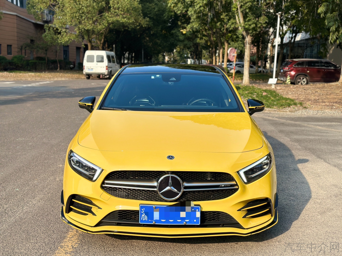 奔驰A35 [进口] 2023款 2.0T 自动 灿日特别版价格0万