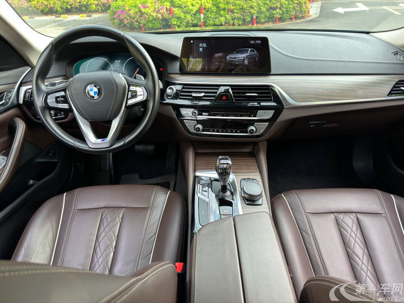 宝马5系 530Li 2019款 2.0T 自动 汽油 xDrive-M运动套装改款 (国Ⅵ) 