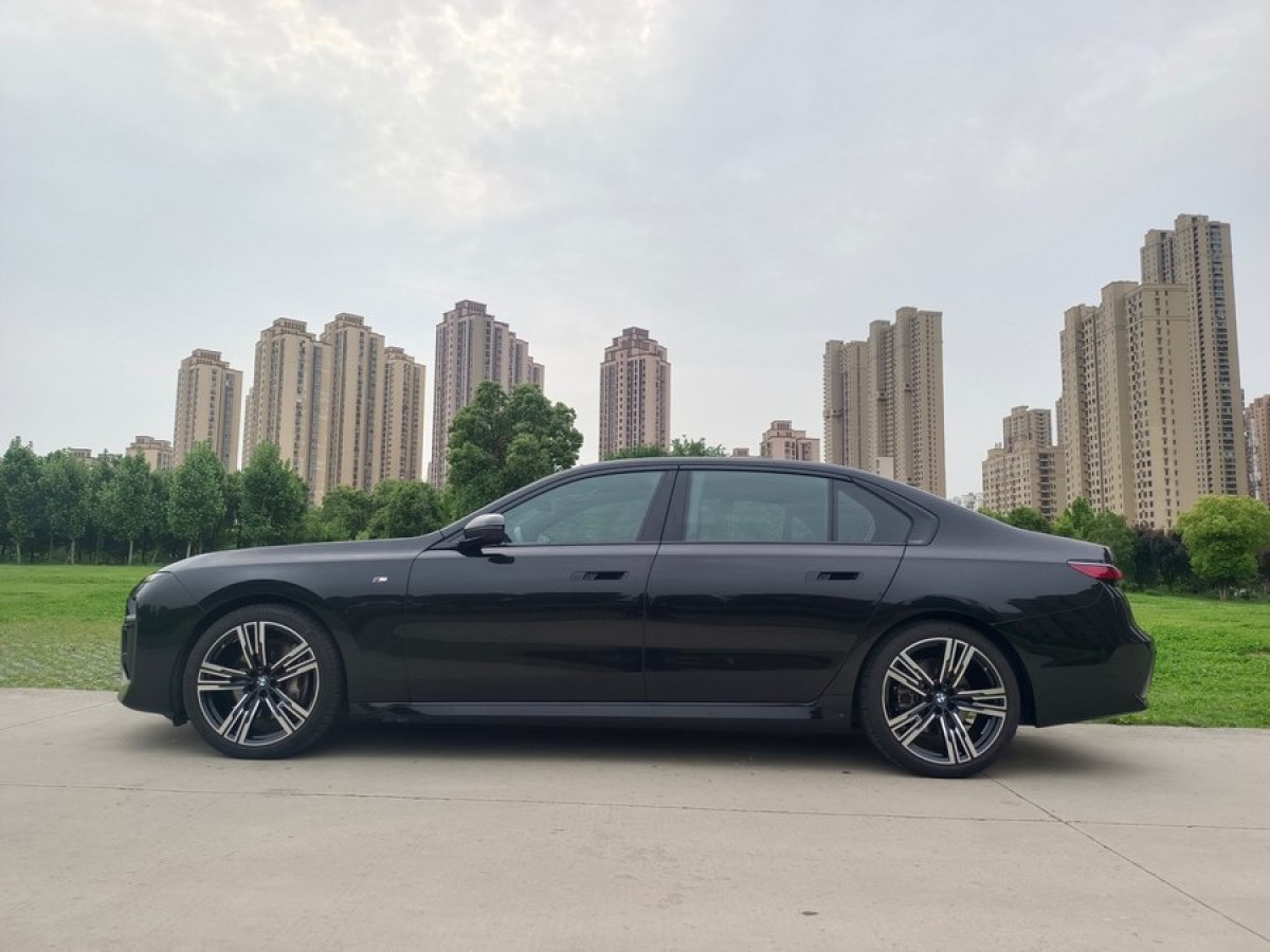 宝马7系 740Li [进口] 2023款 3.0T 自动 汽油 领先型豪华套装价格0万 