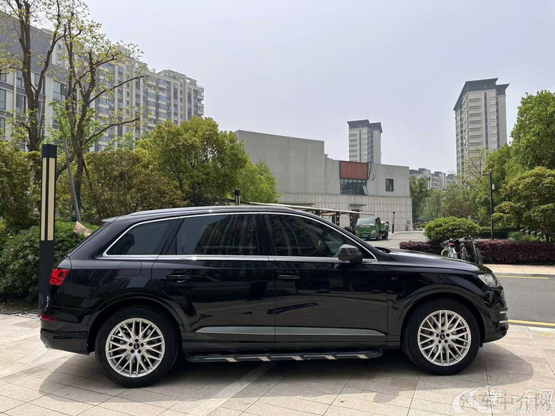 奥迪Q7 45 [进口] 2018款 3.0T 自动 S-Line运动型 