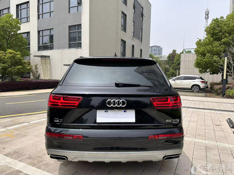 奥迪Q7 45 [进口] 2018款 3.0T 自动 S-Line运动型 