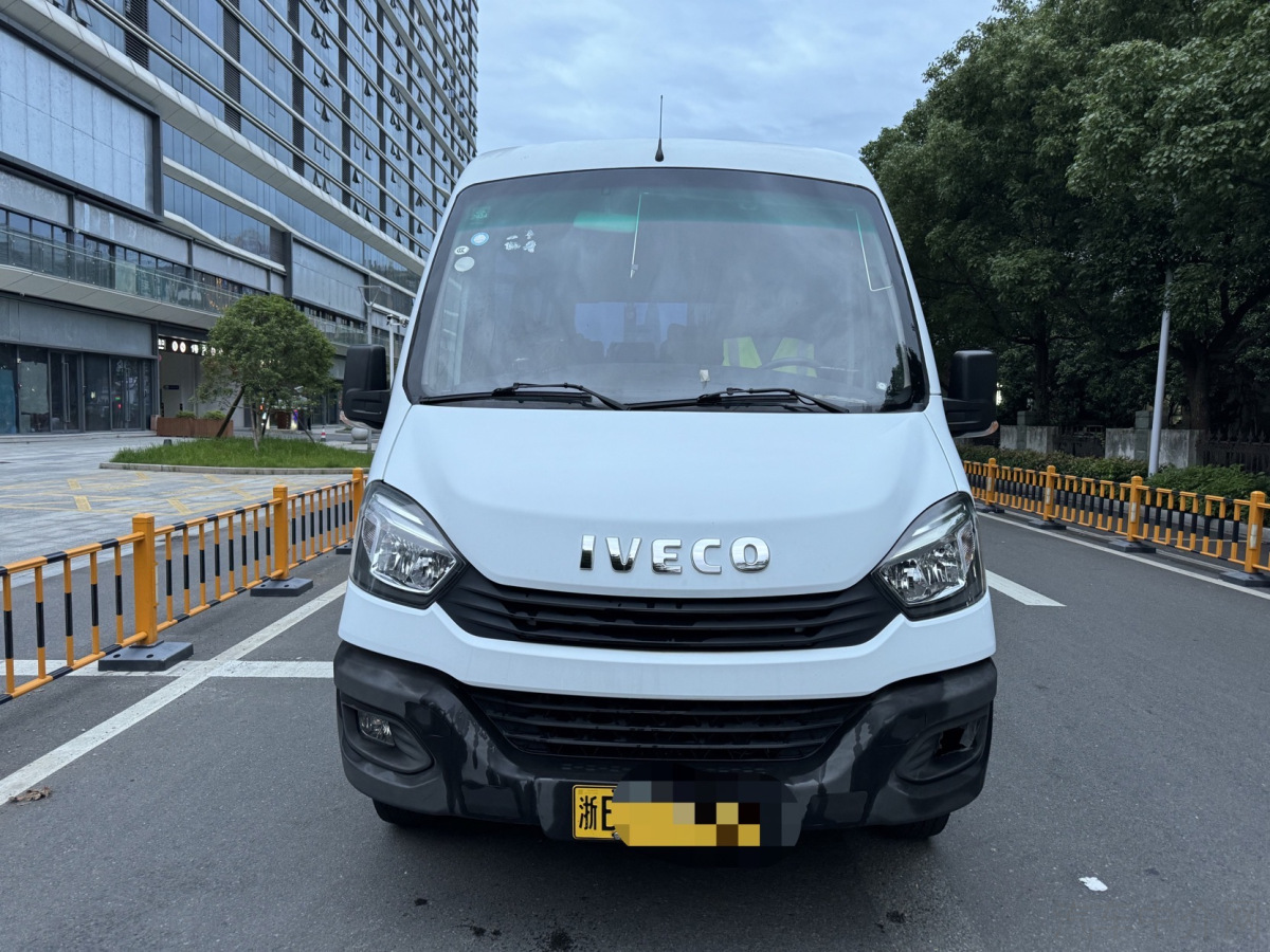 依维柯宝迪 2017款 3.0T 手动 尊享客车 价格0万 