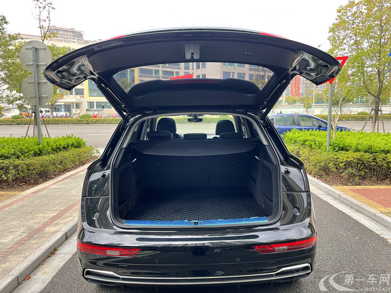 奥迪Q5L 40TFSI 2021款 2.0T 自动 进享人生型 (国Ⅵ) 