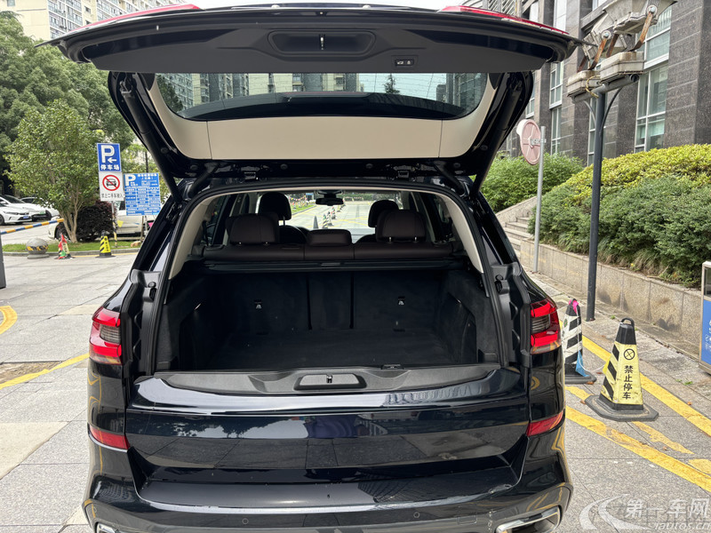 宝马X5 xDrive30Li 2022款 2.0T 自动 尊享型M运动套装 (国Ⅵ) 