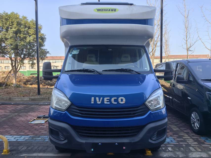 依维柯宝迪 2017款 3.0T 手动 尊享客车高顶 价格0万 