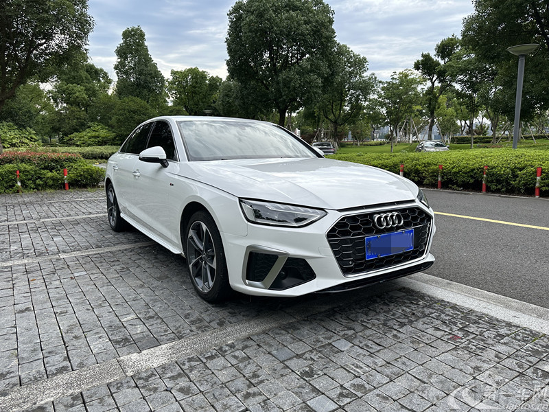 奥迪A4L 2020款 2.0T 自动 豪华动感型 (国Ⅵ) 