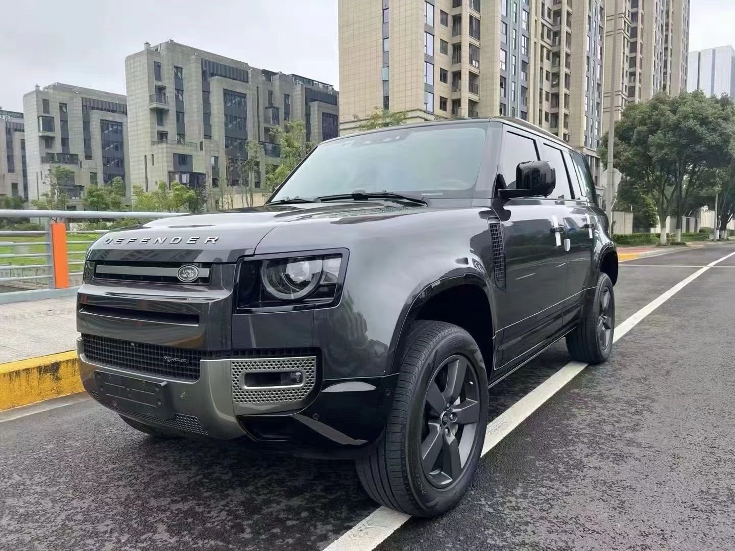 路虎卫士 [进口] 2022款 3.0T 自动 四驱 汽油 P400暗黑特别版价格0万