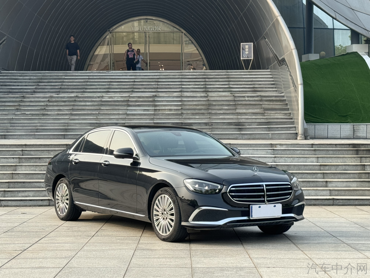 奔驰E级 300L 2023款 2.0T 自动 汽油 豪华型 价格0万 