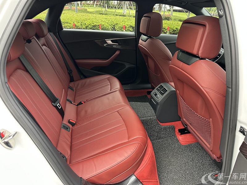 奥迪A4L 2022款 2.0T 自动 豪华动感型 (国Ⅵ) 