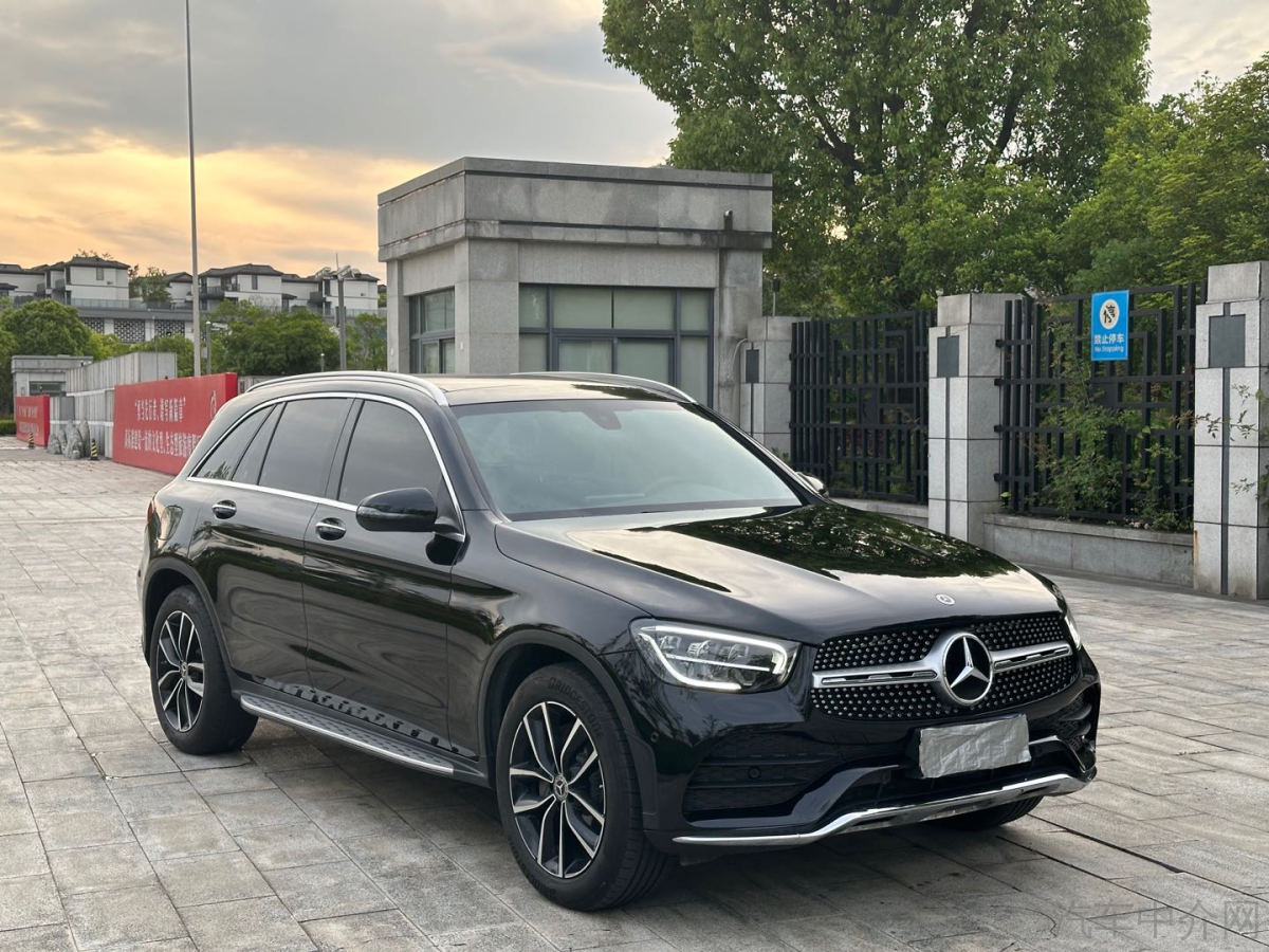奔驰GLC GLC260L 2023款 2.0T 自动 改款豪华型 价格0万 