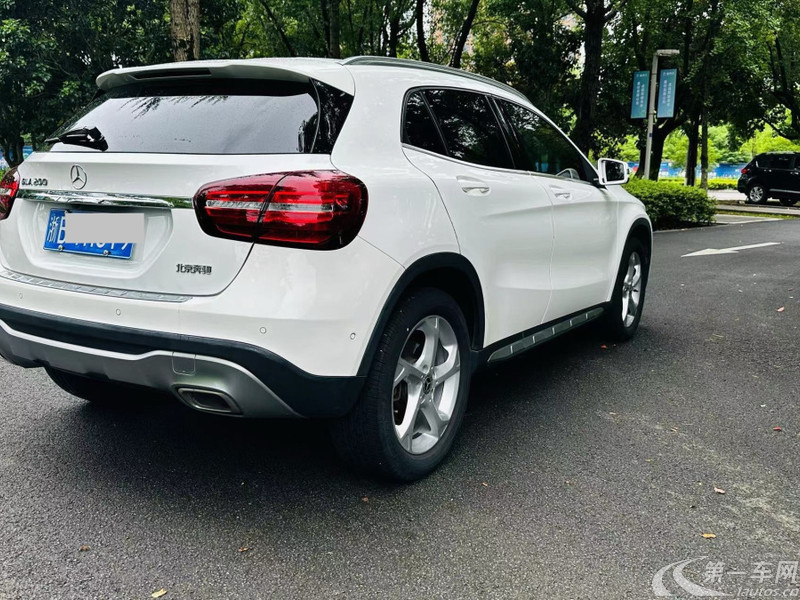 奔驰GLA 200 2019款 1.6T 自动 动感型 (国Ⅵ) 