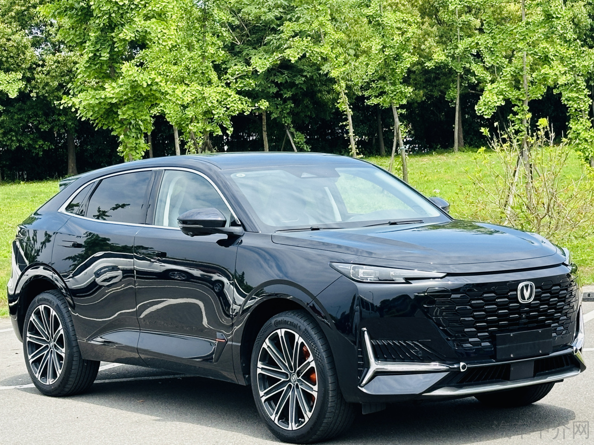 长安UNI二手车 二手K PHEV 智电iDD 2023款 1.5T 自动 135km智趣型 价格0万 