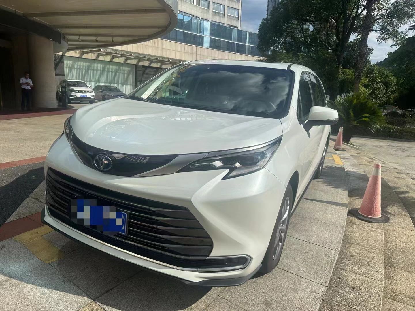 丰田赛那 2023款 2.5L 自动 豪华版 价格0万
