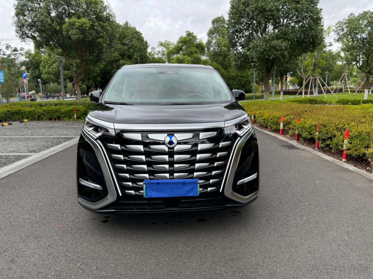 腾势D9 2022款 1.5T 自动 旗舰型 价格0万 