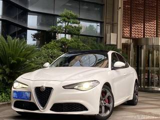 阿尔法罗密欧Giulia 2.0T 自动 豪华版 