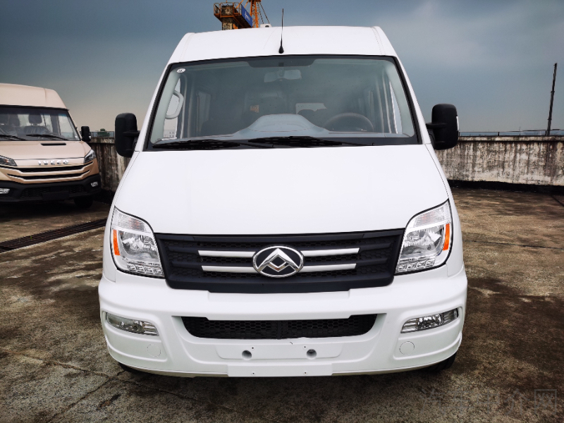 MAXUS迈克萨斯V80 2022款 2.0T 手动 长轴中顶厢式货车 价格0万 