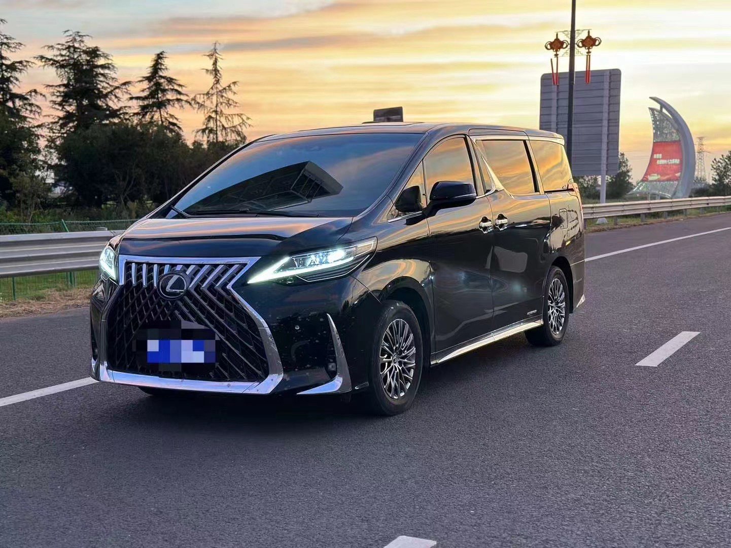 雷克萨斯LM 300h [进口] 2020款 2.5L 自动 御世版价格0万