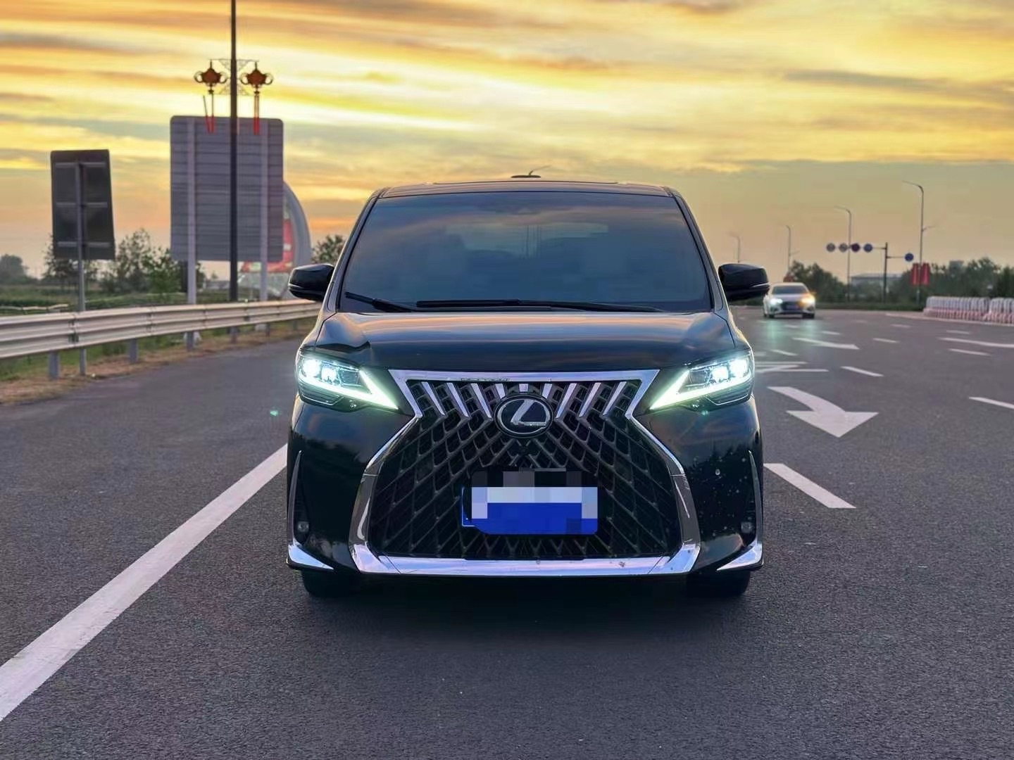 雷克萨斯LM 300h [进口] 2020款 2.5L 自动 御世版价格0万 
