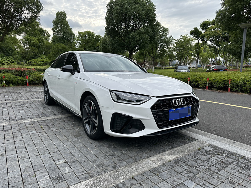 奥迪A4L 2022款 2.0T 自动 豪华动感型 价格0万 
