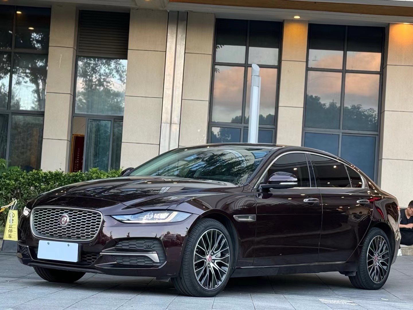 捷豹XEL 2021款 2.0T 自动 后驱 250PS科技运动版SE二手车 二手R二手车 二手DYNAMIC 价格0万