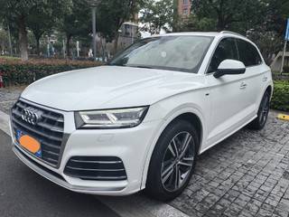 奥迪Q5L 40TFSI 2.0T 自动 荣享时尚型 