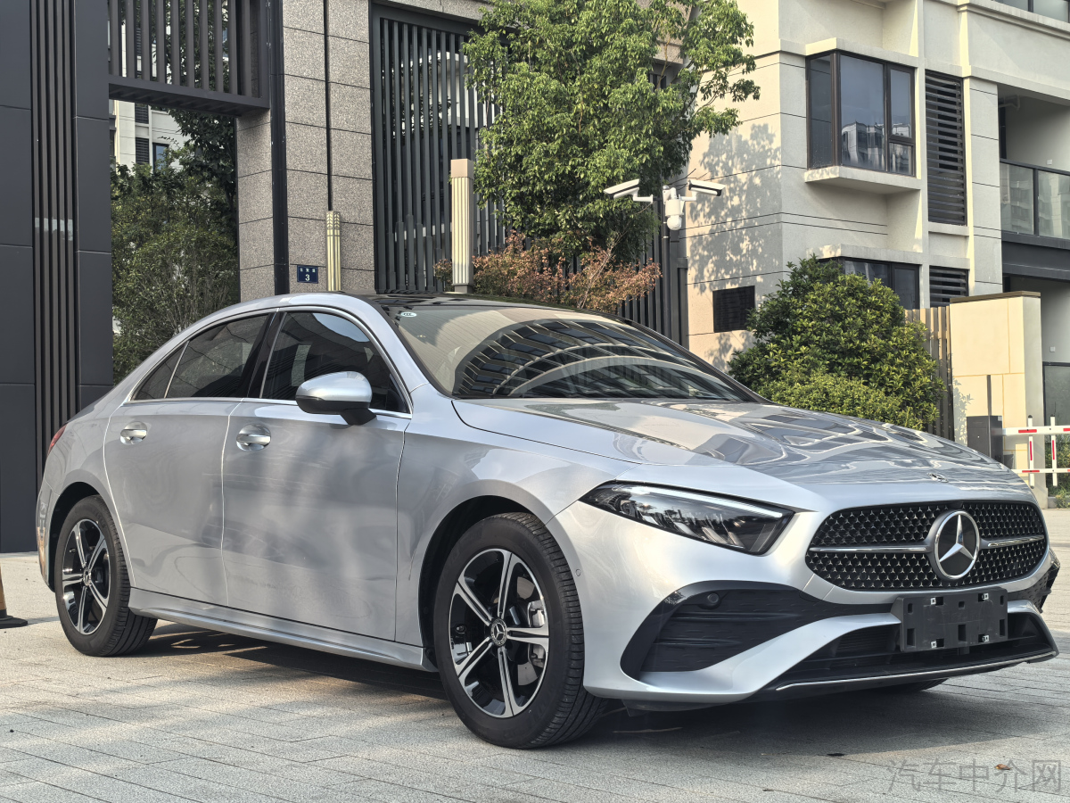 奔驰A级 A200L 2024款 1.3T 自动 时尚型 价格0万 