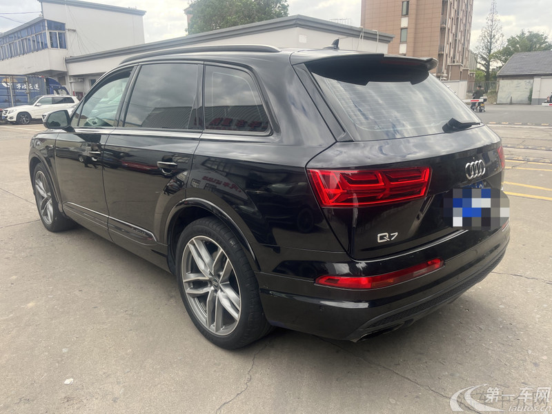 奥迪Q7 45 [进口] 2018款 3.0T 自动 尊贵型 