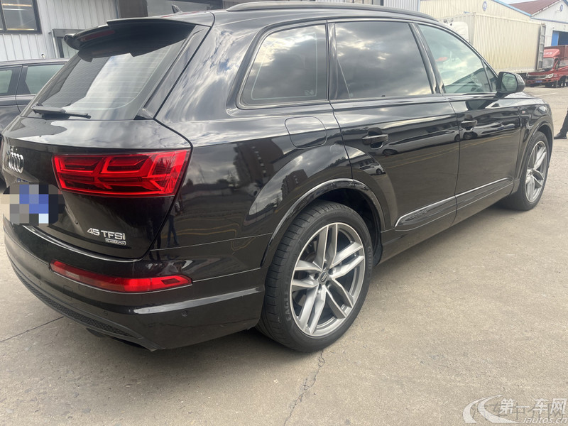 奥迪Q7 45 [进口] 2018款 3.0T 自动 尊贵型 