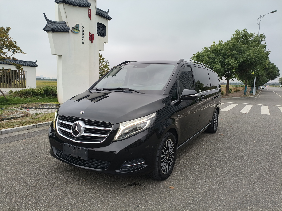 奔驰V级 2017款 2.0T 自动 V260L尊贵加长版 价格0万