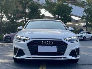 奥迪A4L 40TFSI 2.0T 自动 时尚致雅型 