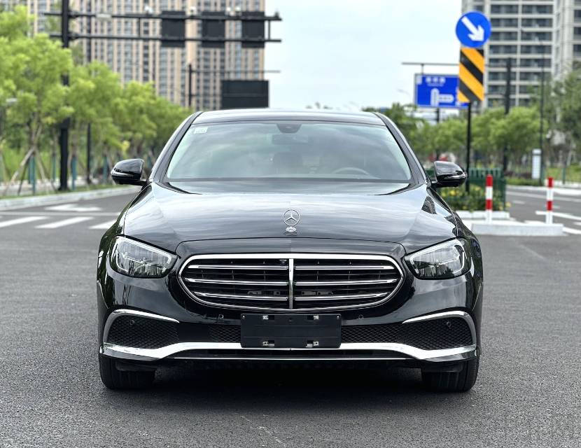 奔驰E级 300L 2023款 2.0T 自动 汽油 改款豪华型 价格0万