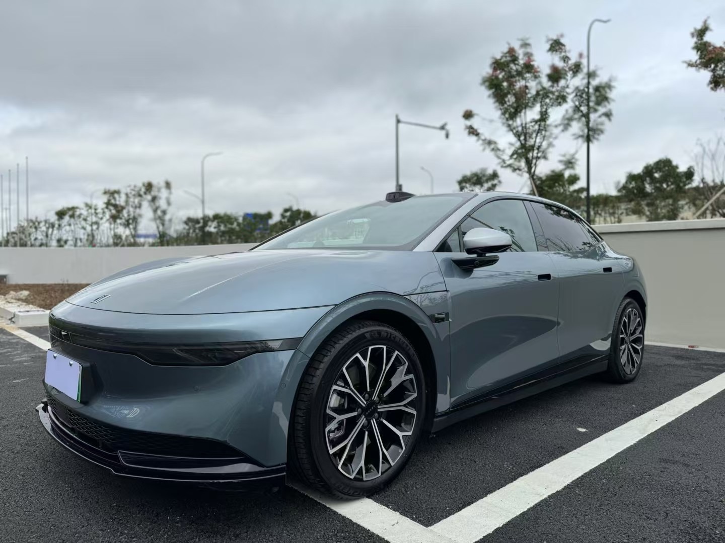 极氪007 2024款 0.0T 自动 后驱智驾版100kWh价格0万