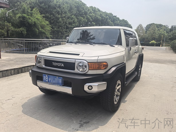 丰田FJ酷路泽 [进口] 2023款 4.0L 自动 四驱 FINAL终结版中东规版平行进口价格0万