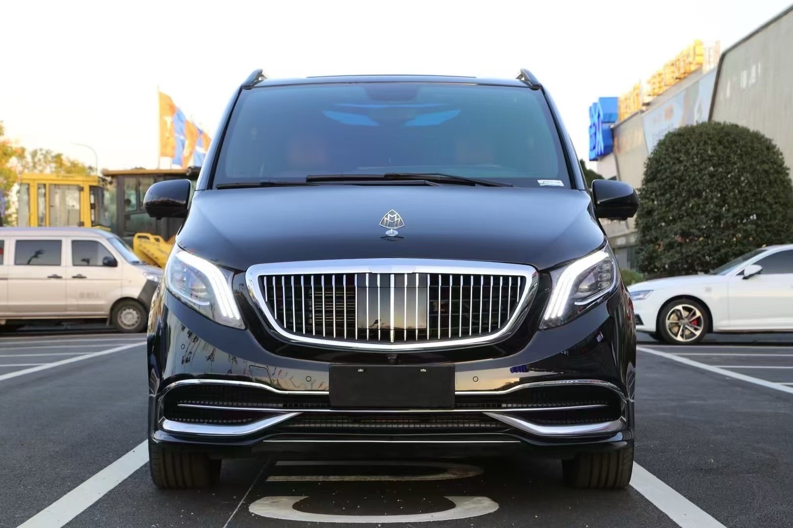 奔驰威霆 2023款 2.0T 自动 8座 汽油 商务版 价格0万 