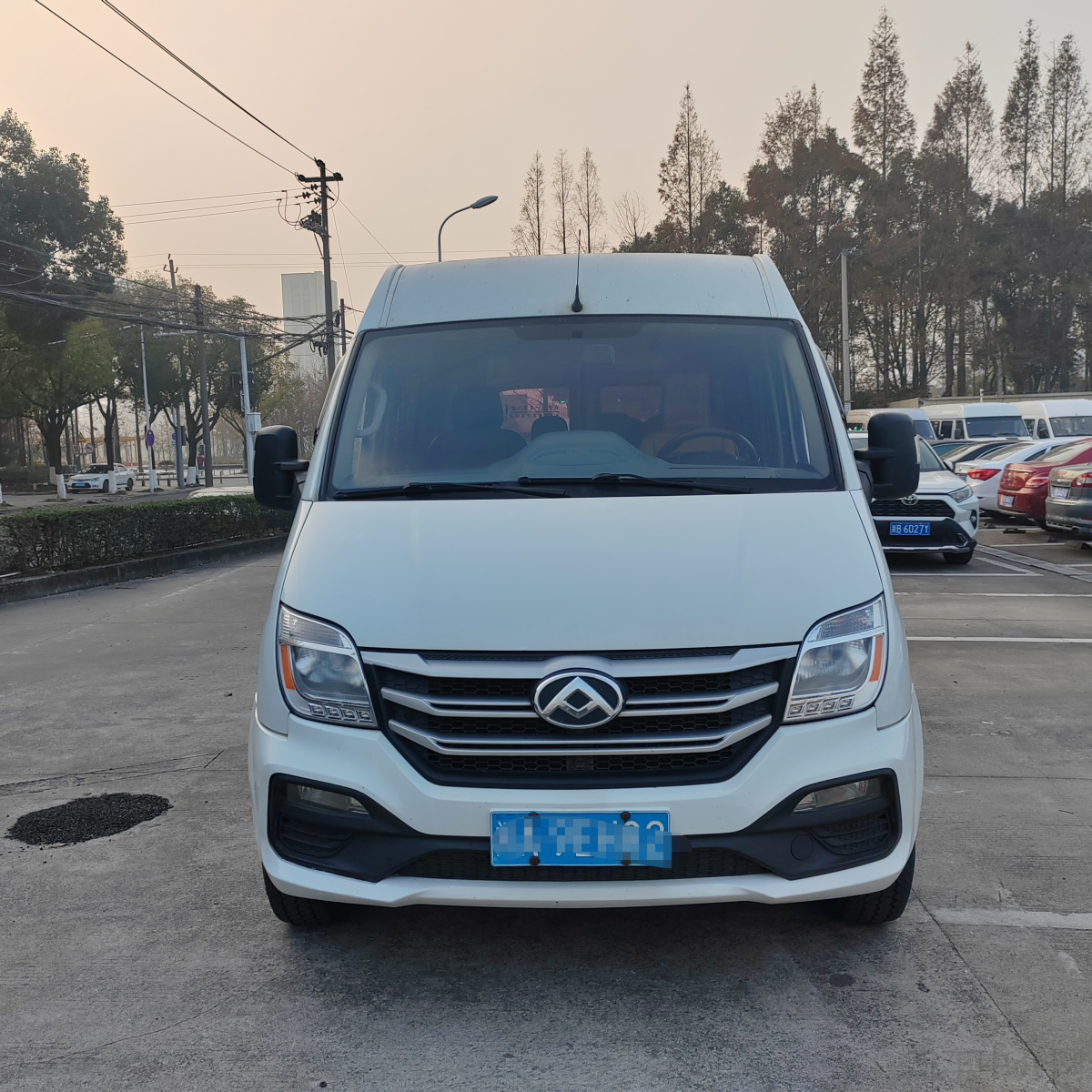 MAXUS迈克萨斯V80 2019款 2.5T 手动 经典款傲运通长轴中顶6挡 价格0万 