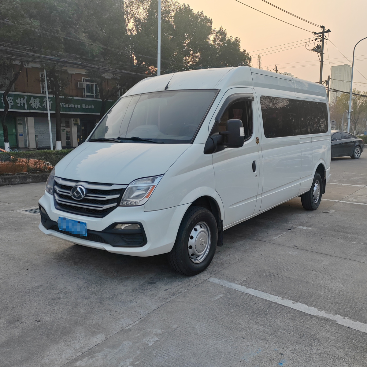 MAXUS迈克萨斯V80 2019款 2.5T 手动 经典款傲运通长轴中顶6挡 价格0万