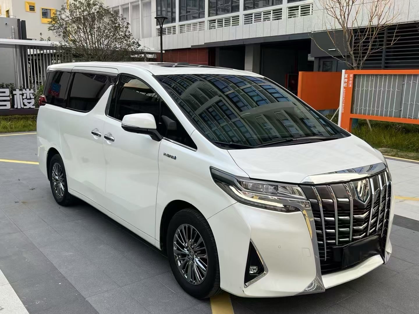 丰田埃尔法 [进口] 2019款 3.5L 自动 7座 尊贵版中东版平行进口价格0万 