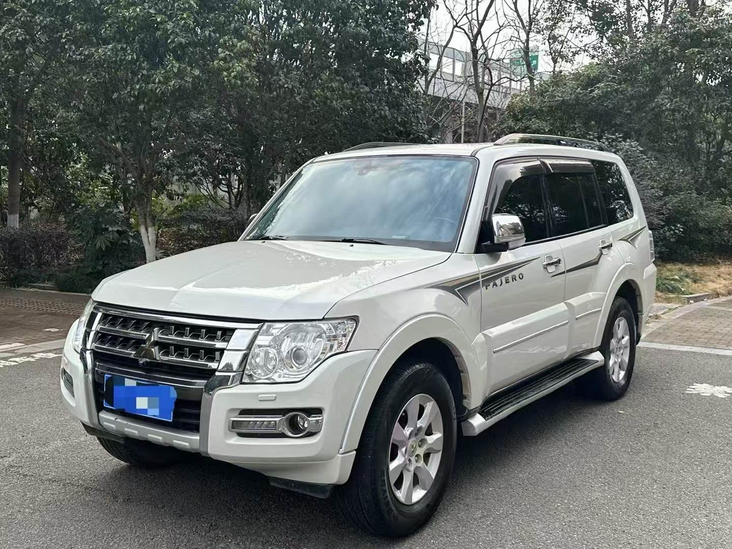三菱帕杰罗劲畅 2015款 3.0L 自动 后驱 豪华版 价格0万