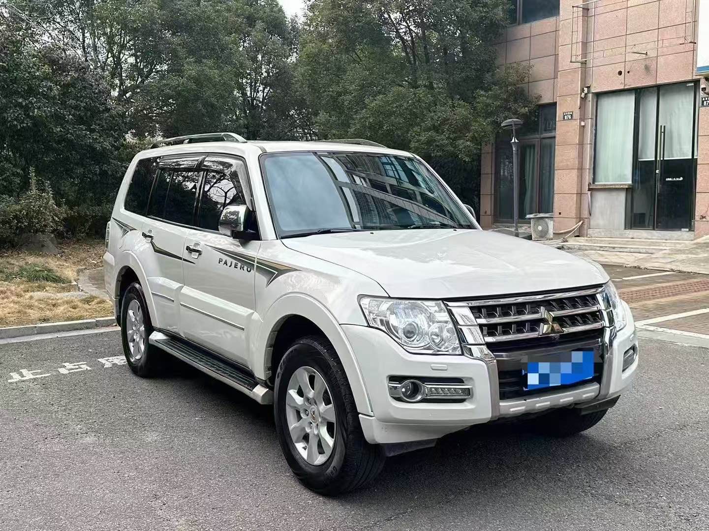 三菱帕杰罗劲畅 2015款 3.0L 自动 后驱 豪华版 价格0万 