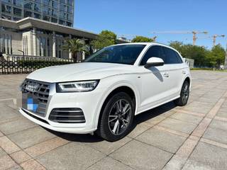 奥迪Q5L 40TFSI 2.0T 自动 荣享时尚型 