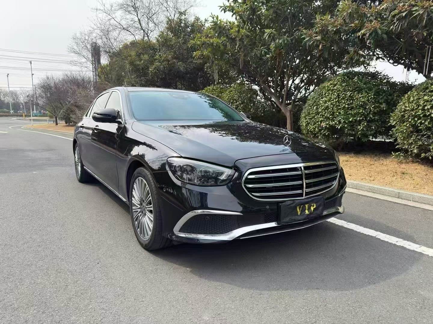 奔驰E级 E300L 2021款 2.0T 自动 汽油 改款尊贵型 价格0万 