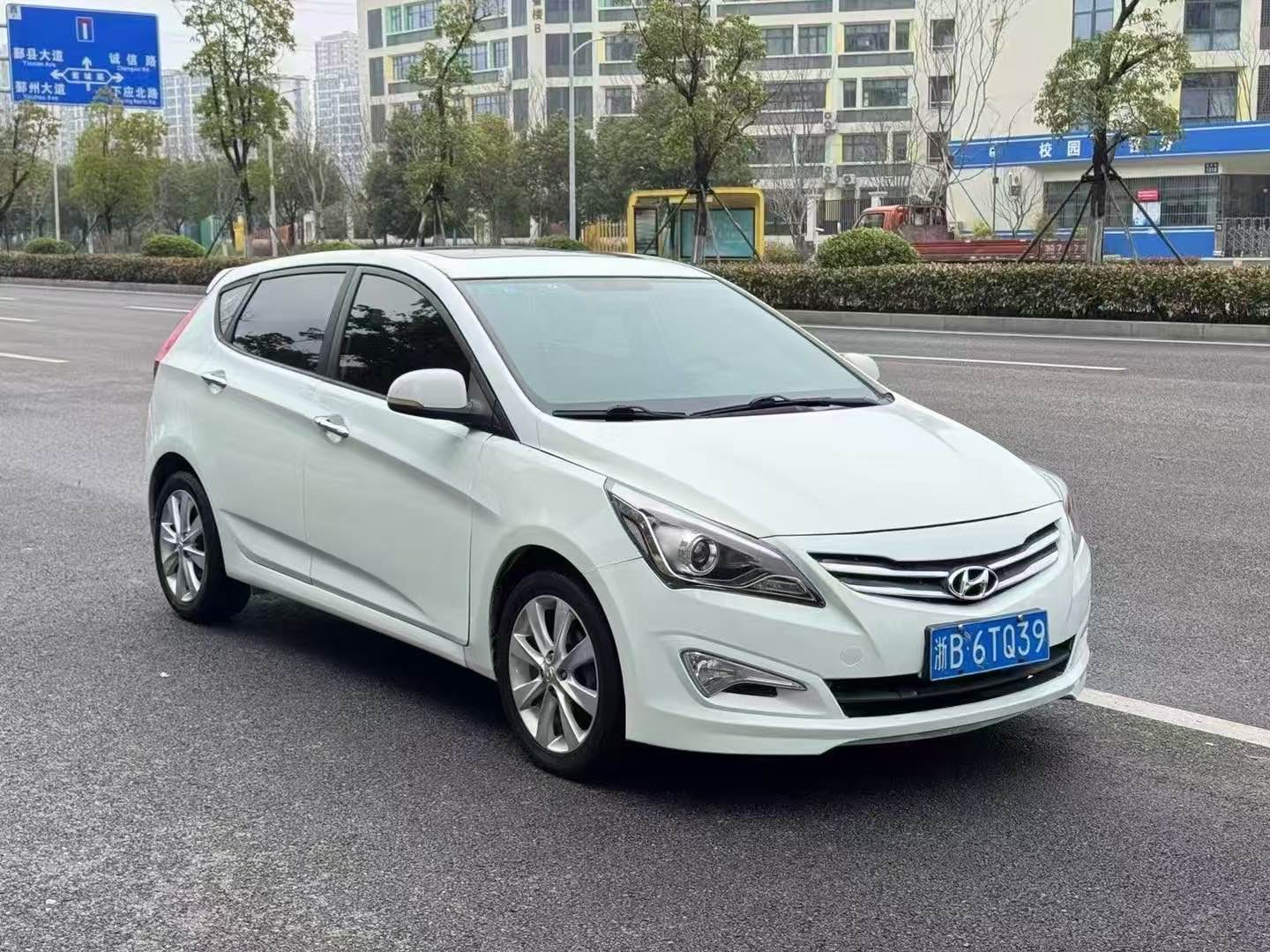 现代瑞纳 2011款 1.4L 自动 5门5座两厢车 时尚型 价格0万 