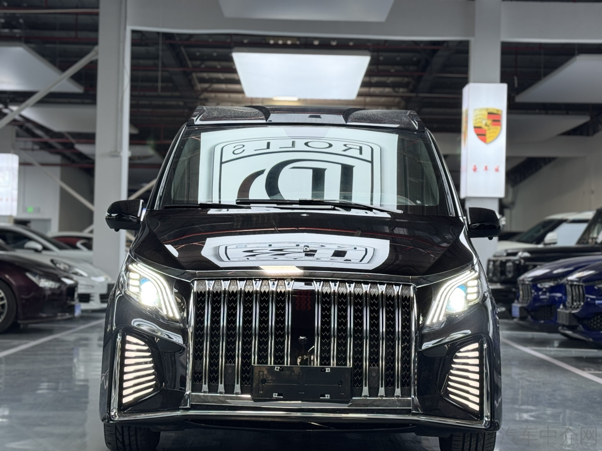 奔驰威霆 2024款 2.0T 自动 8座 汽油 商务版 价格0万 