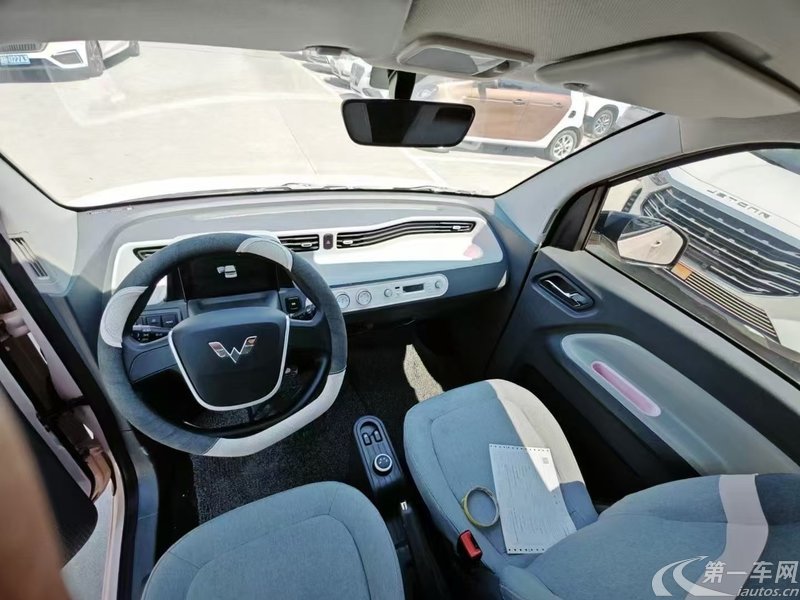 五菱宏光MINI EV 2022款 自动 夹心款170km三元锂 纯电动 