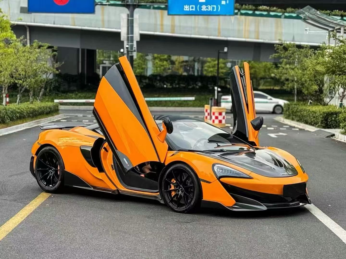 迈凯伦675LT [进口] 2015款 3.8T 自动 Coupe价格0万 
