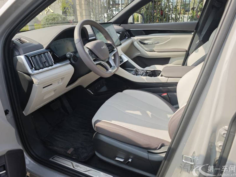 比亚迪宋PLUS EV 荣耀版 2024款 0.0T 自动 520km旗舰型 