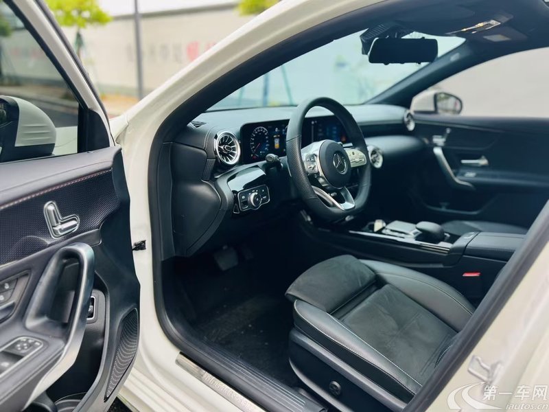 奔驰A级 A200L 2021款 1.3T 自动 运动轿车动感型 (国Ⅵ) 