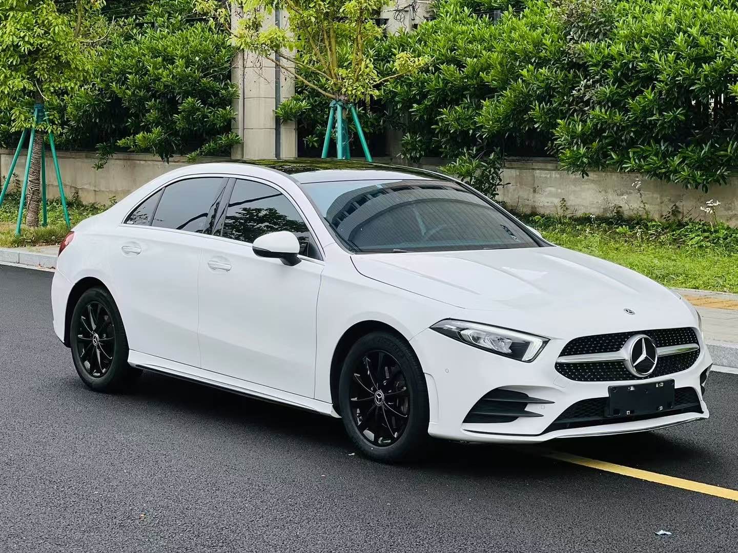 奔驰A级 A200L 2021款 1.3T 自动 运动轿车动感型 价格0万 